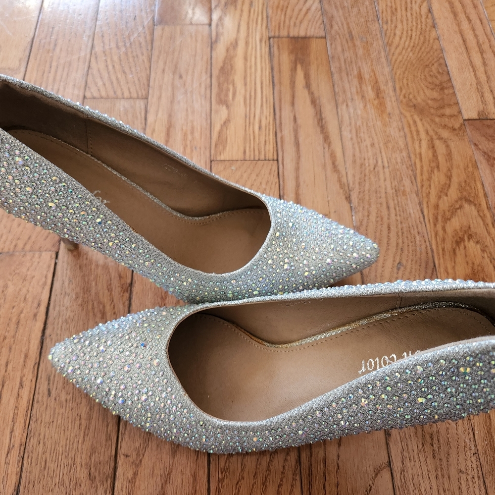 ⚪️👠 Glamorous Pointed Toe Pumps with Rhinestones 👠⚪️ - Picture 7 of 9